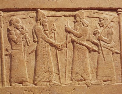 Relieve que representa al rey Salmanasar III (858-824 a.C.) de Asiria reuniéndose con un babilonio de Assyrian